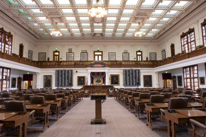 Texas House Bill 946 aims to prevent “swoop and settle” insurance tactics by requiring written settlement agreements.